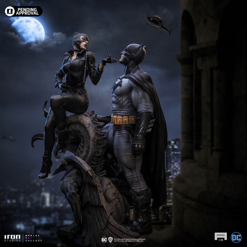 Batman and Catwoman - DC Comics - Sideshow Sixth Scale Diorama