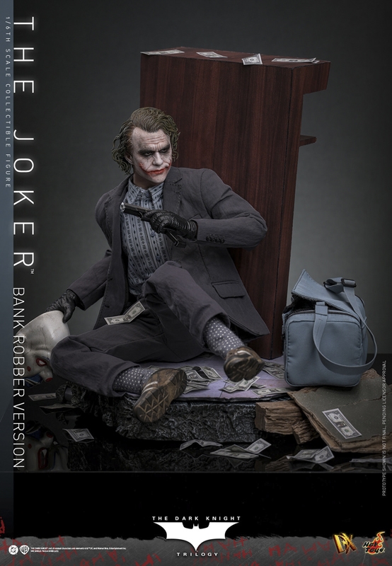 The Joker (Bank Robber Version) - The Dark Knight - Hot Toys 1/6 Scale Figure
