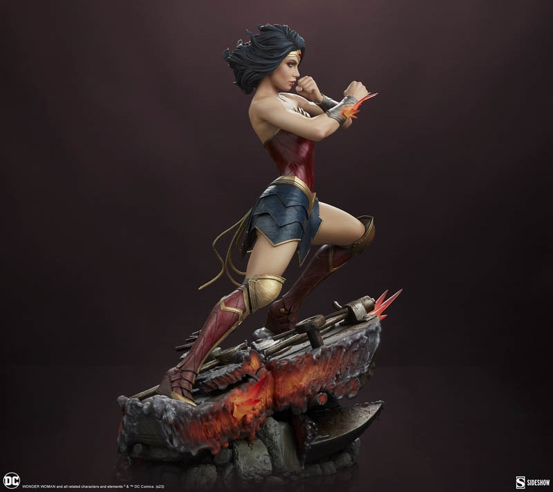 New Photos of the Wonder Woman Statue from Sideshow's Animated Series  Collection